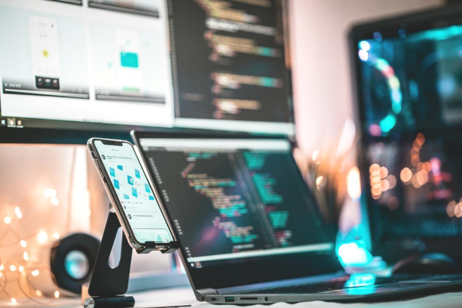 Deelnemers aan een workshop machine learning voor financieel nieuws